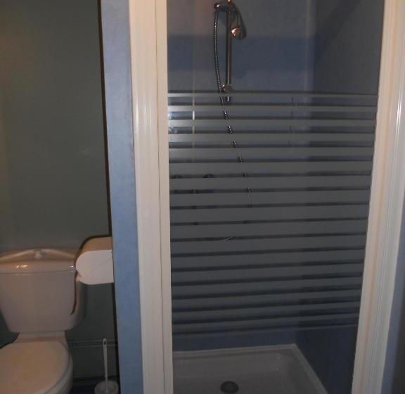 四人标准间, Auberge Du Saut Des Cuves