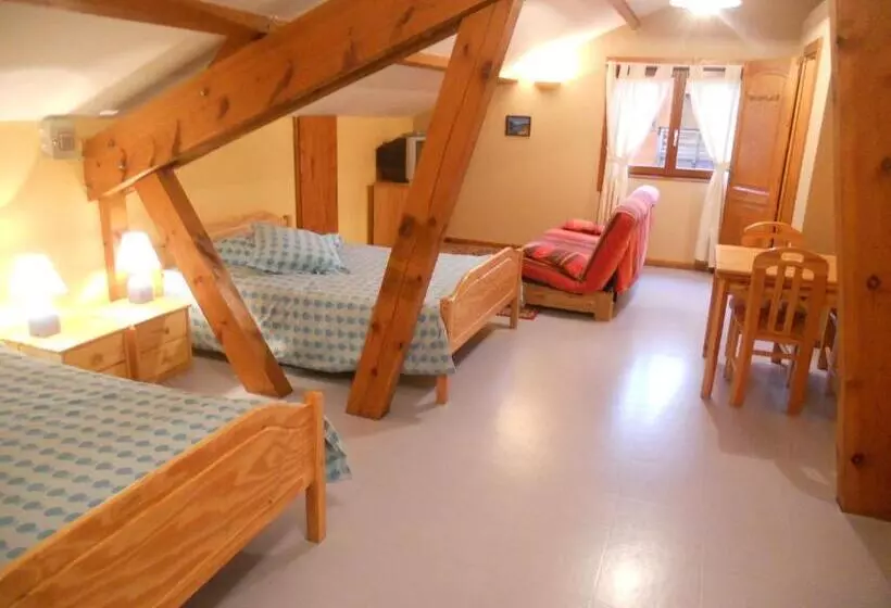 اتاق استاندارد چهار تخته, Auberge Du Saut Des Cuves