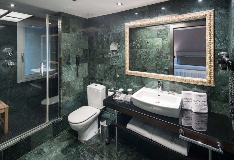 اتاق استاندارد سه نفره, Catalonia Rigoletto