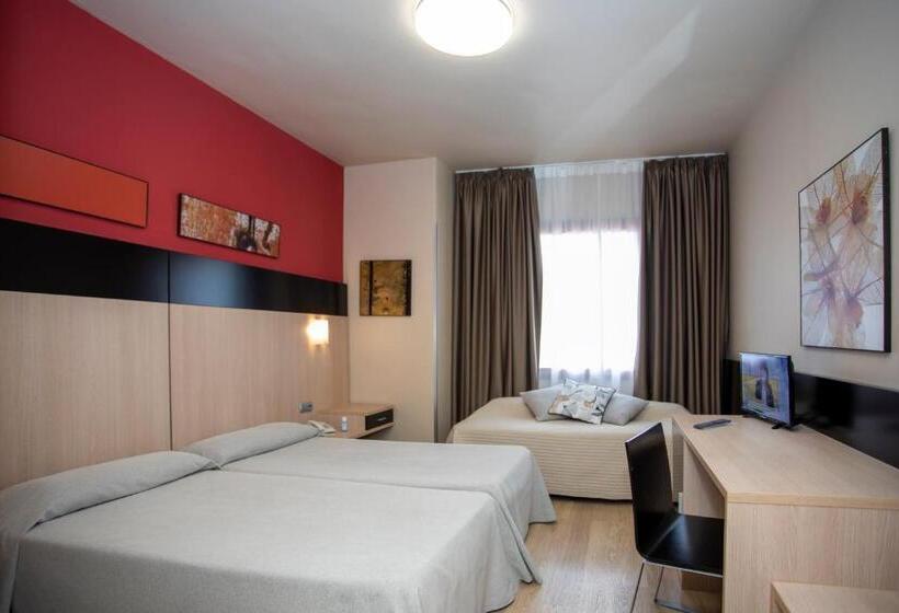 标准三人间, Ciudad De Ejea