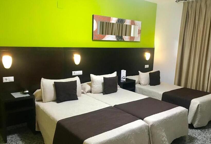 اتاق استاندارد سه نفره, De Los Faroles