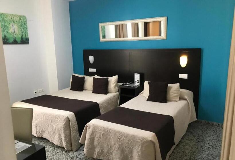 اتاق استاندارد سه نفره, De Los Faroles