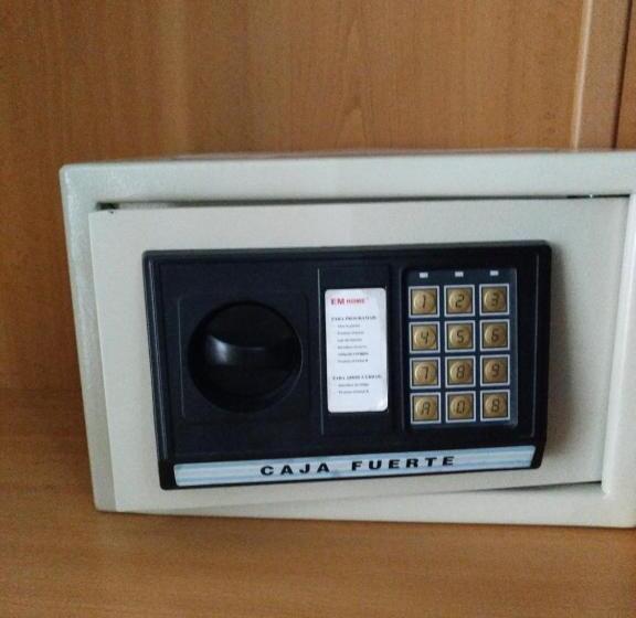 اتاق استاندارد, De Los Faroles