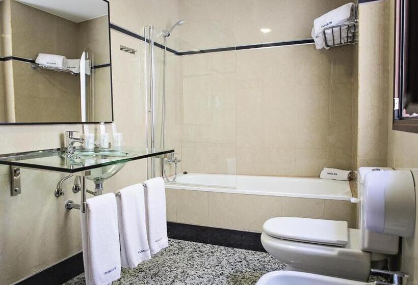 اتاق استاندارد چهار تخته, De Los Faroles