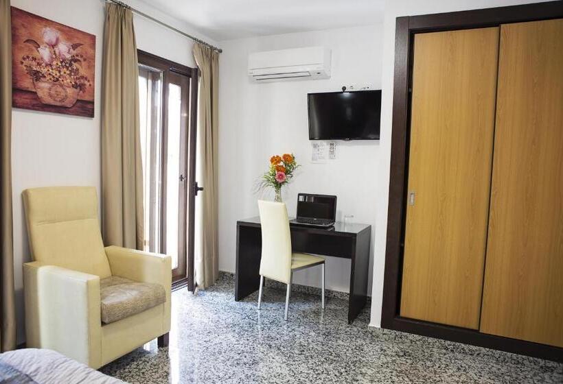 اتاق استاندارد چهار تخته, De Los Faroles