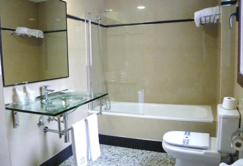 اتاق استاندارد چهار تخته, De Los Faroles