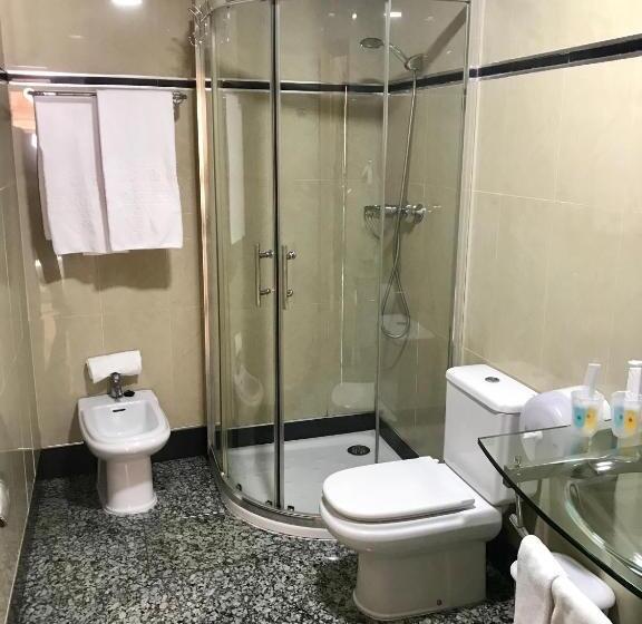 اتاق اکونومی, De Los Faroles