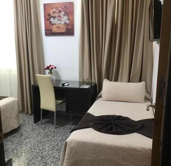 اتاق اکونومی, De Los Faroles