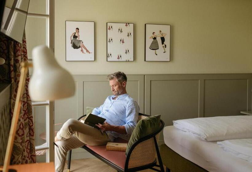 סוויטת ג'וניור, Goldener Ochs