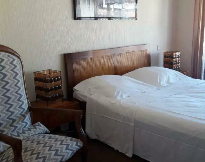 اتاق استاندارد یک نفره, Hôtel Restaurant Brasilia
