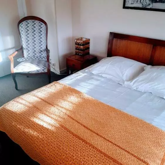 اتاق استاندارد یک نفره, Hôtel Restaurant Brasilia