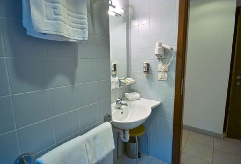 Triple Room Sea View, L'approdo