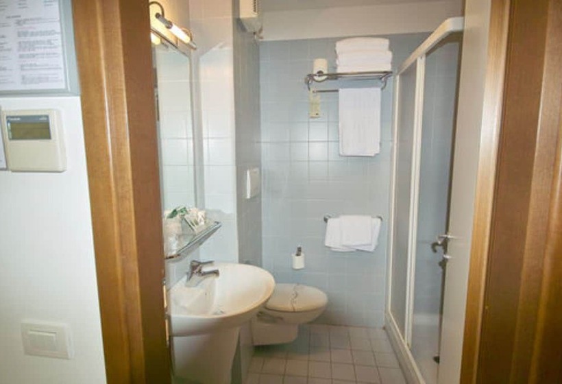 Triple Room Sea View, L'approdo