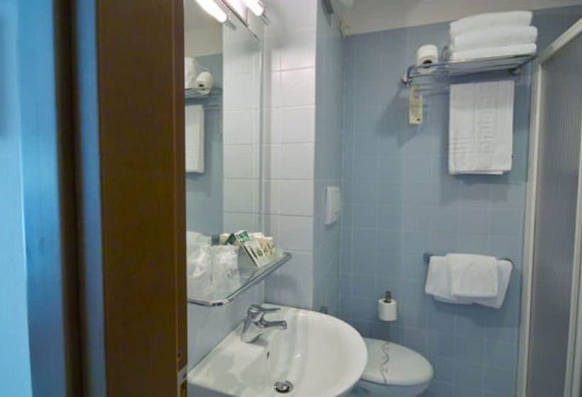 Triple Room Sea View, L'approdo