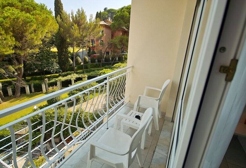 Triple Room Sea View, L'approdo