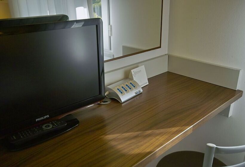 Triple Room Sea View, L'approdo