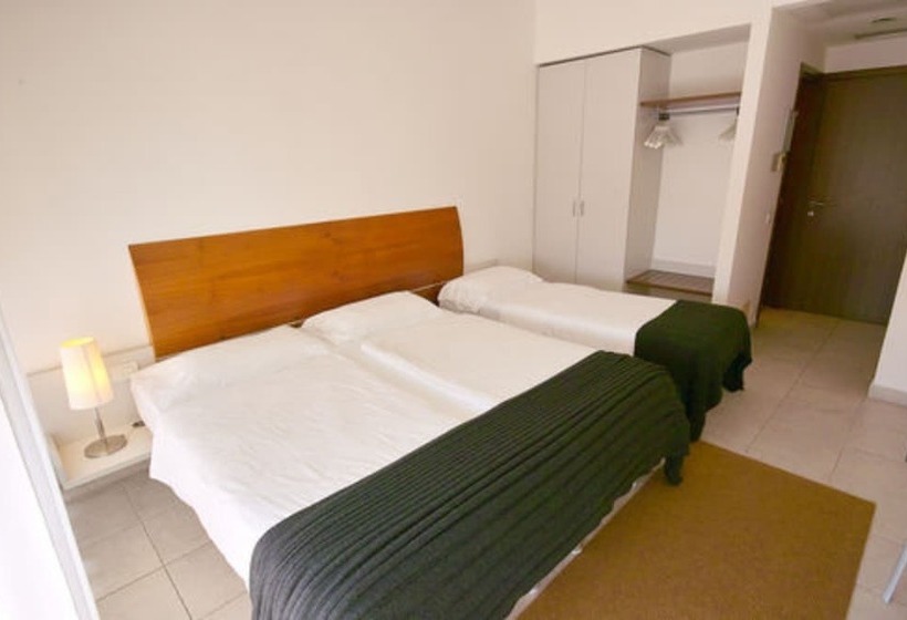 Triple Room Sea View, L'approdo