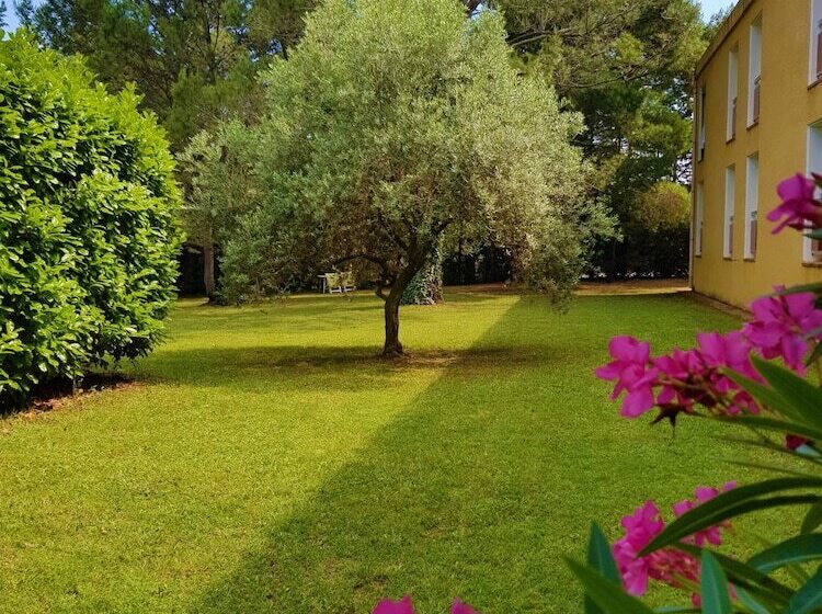 スタンダードトリプルルーム, Logis Hôtel Restaurant Le Mas De L Olivier