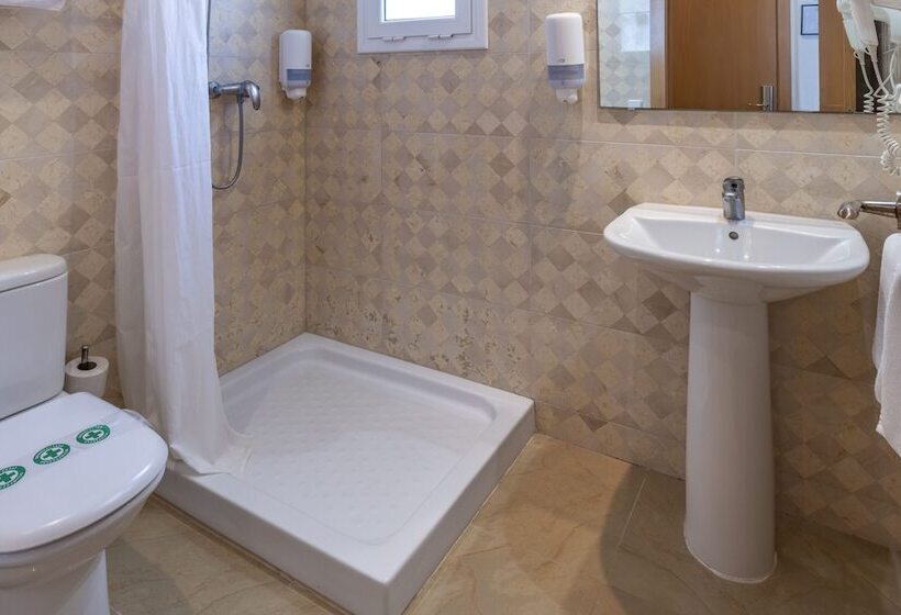 标准三人间, Moremar