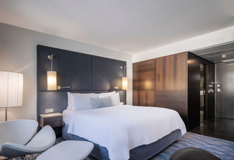 Номер Superior, Renaissance Paris Arc De Triomphe