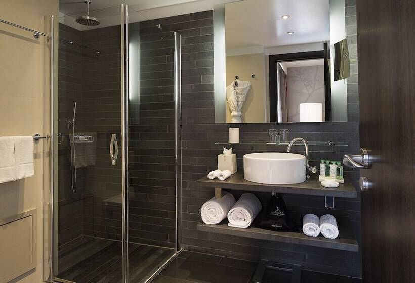 Полулюкс, Renaissance Paris Arc De Triomphe