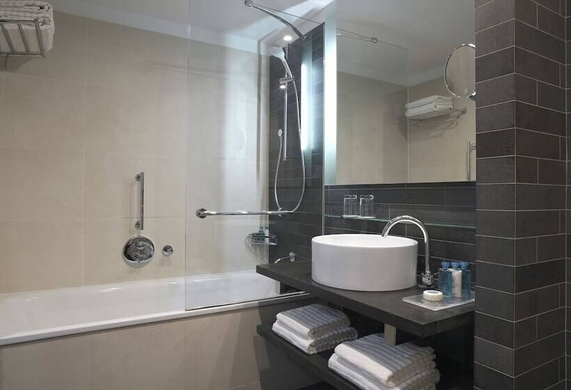 Полулюкс, Renaissance Paris Arc De Triomphe