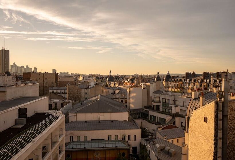 Полулюкс, Renaissance Paris Arc De Triomphe