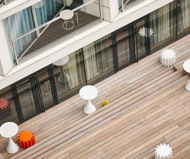 Семейный Номер, Renaissance Paris Arc De Triomphe