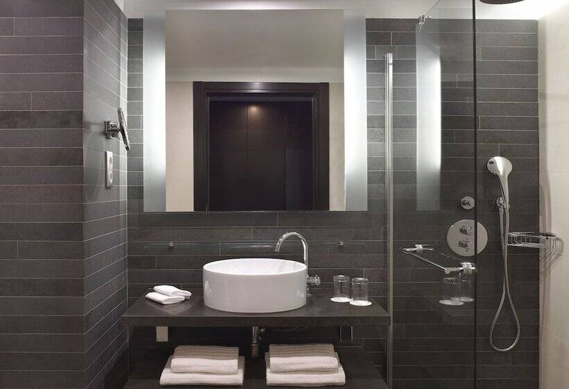 Номер Престиж, Renaissance Paris Arc De Triomphe