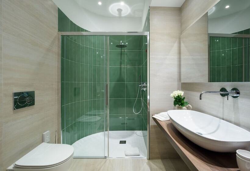 标准三人间, Sirius