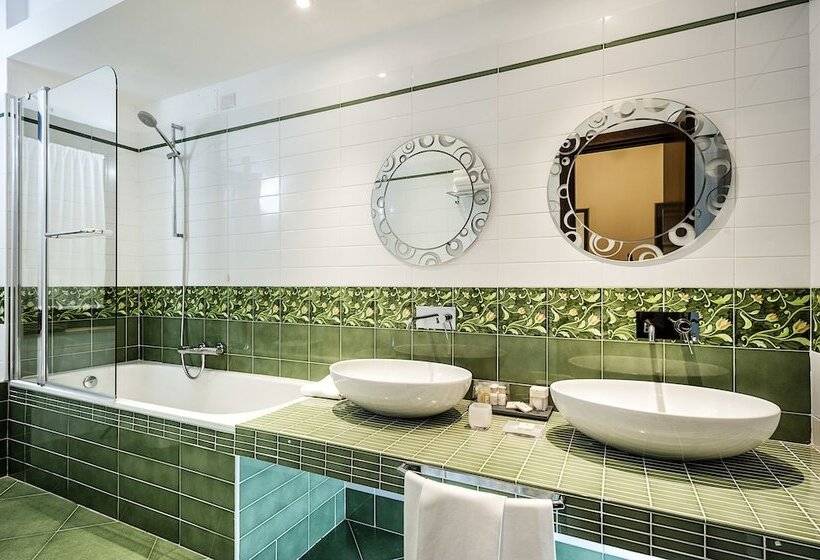 标准三人间, Sirius