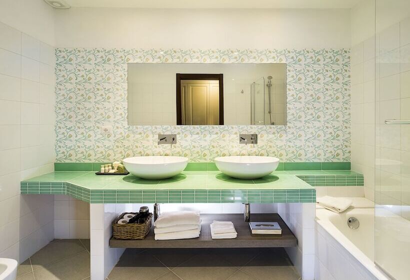 家庭间侧面带海景, Sirius