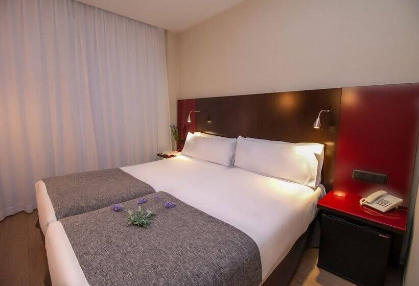 Номер Стандарт, Sm Hotel Teatre Auditori