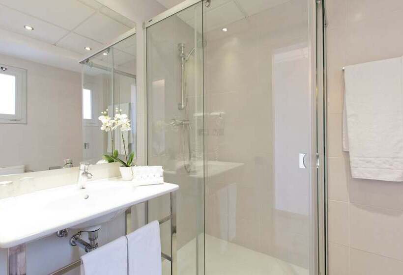 Номер Стандарт Трехместный, Sm Hotel Teatre Auditori