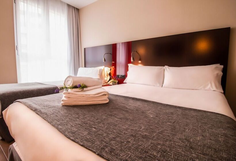 اتاق استاندارد سه نفره, Sm Hotel Teatre Auditori