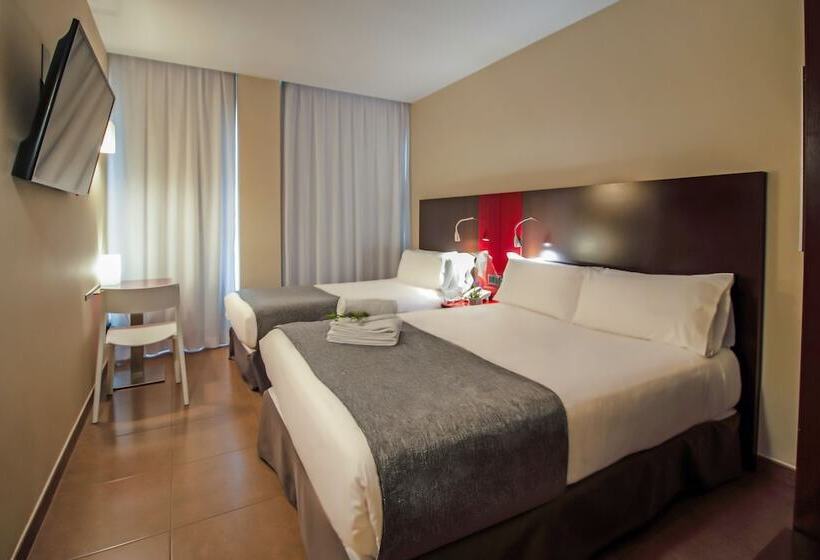 Номер Стандарт Трехместный, Sm Hotel Teatre Auditori