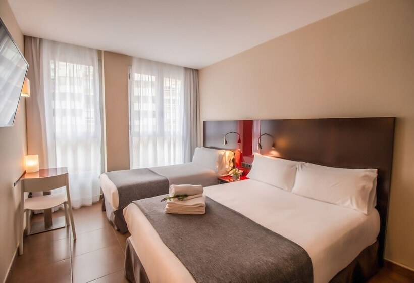 Номер Стандарт Трехместный, Sm Hotel Teatre Auditori