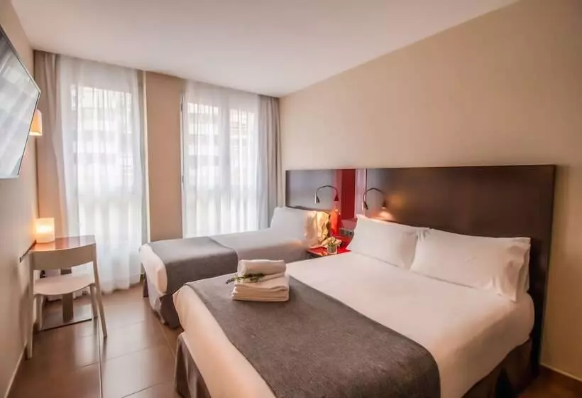 اتاق استاندارد سه نفره, Sm Hotel Teatre Auditori