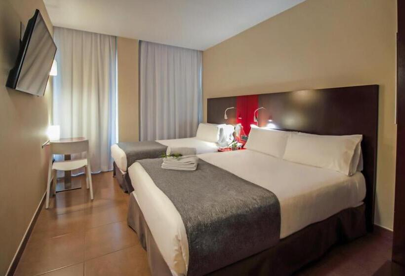 Номер Стандарт Трехместный, Sm Hotel Teatre Auditori