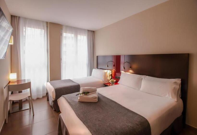 Номер Стандарт Трехместный, Sm Hotel Teatre Auditori