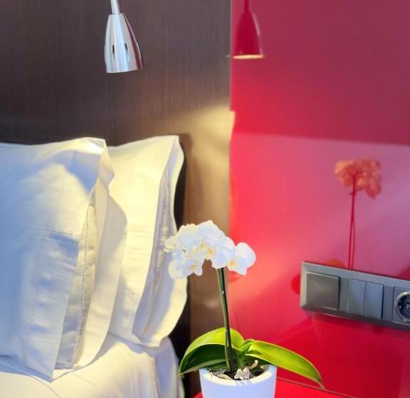 اتاق استاندارد سه نفره, Sm Hotel Teatre Auditori