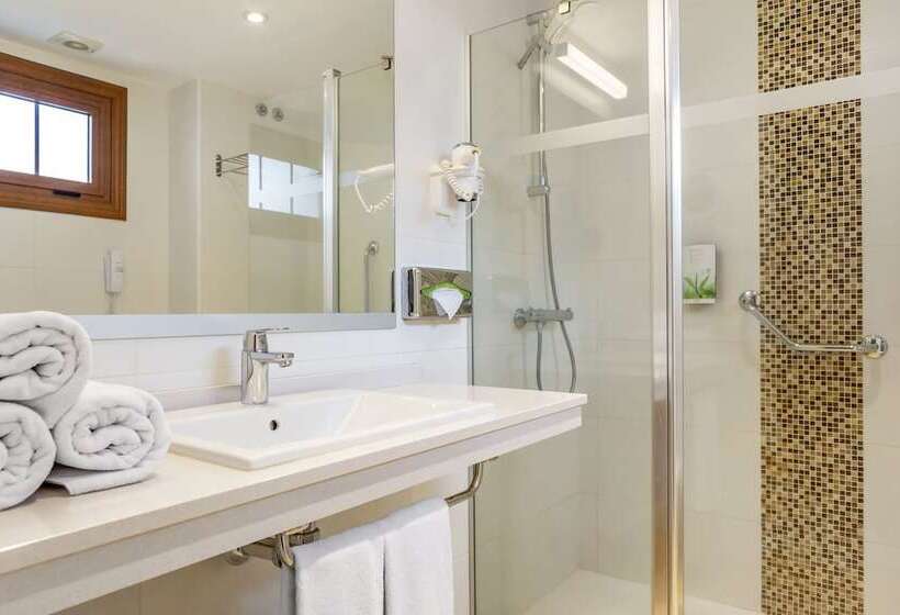 شقة غرفة واحدة, Sunset View Club