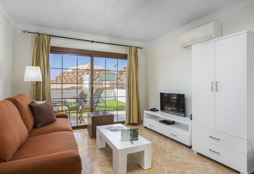 شقة غرفة واحدة, Sunset View Club