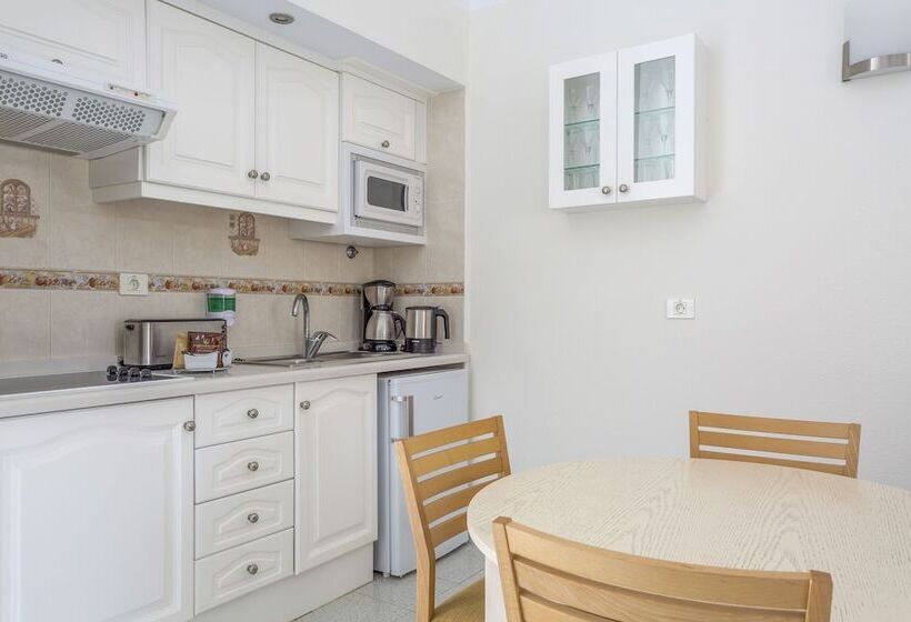 شقة غرفة واحدة, Sunset View Club