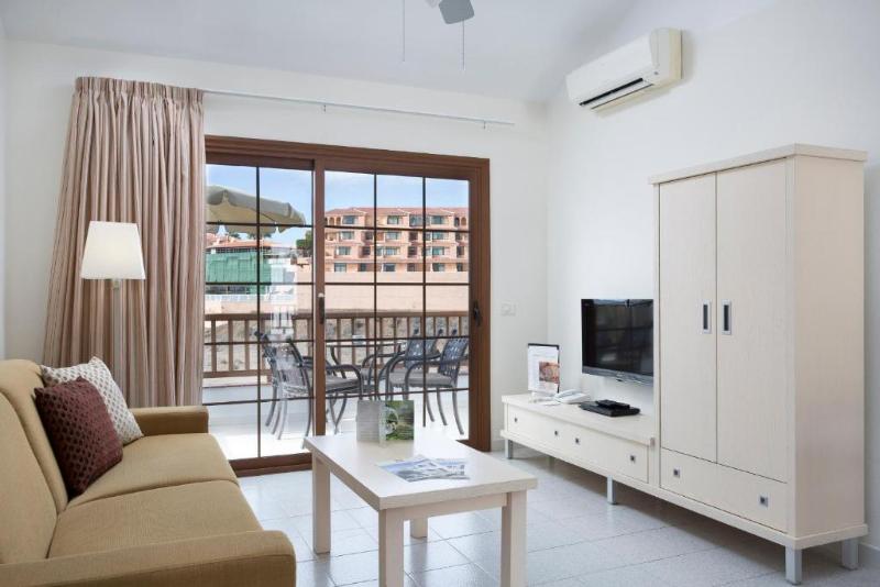 شقة غرفة واحدة, Sunset View Club