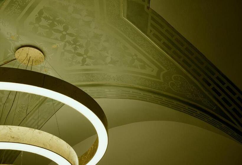 מיטת קינג בסוויטה, Coclee Suite Palace