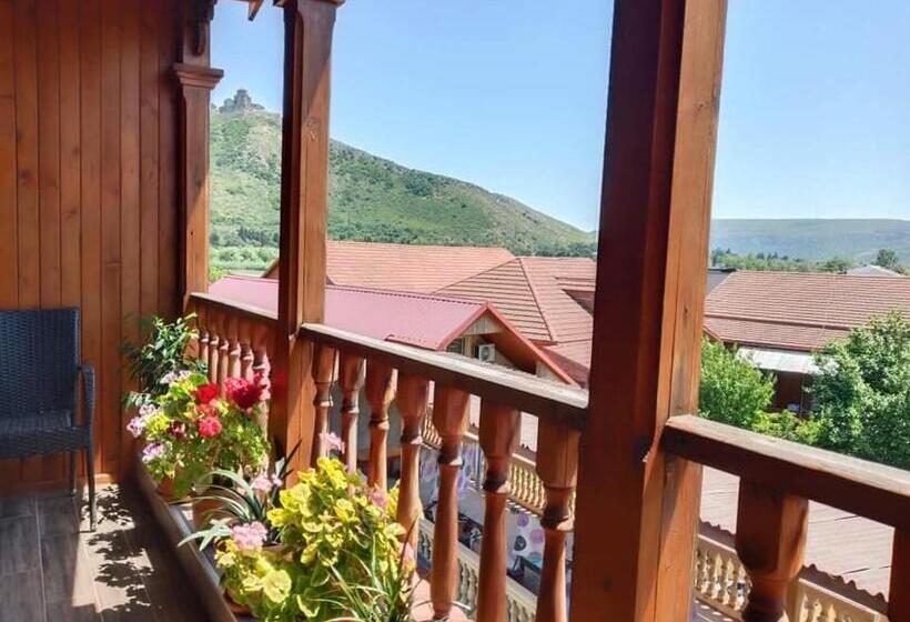 اتاق استاندارد با چشم‌انداز کوهستان, Davit Batoni Guest House