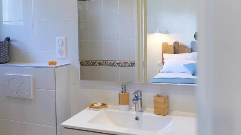 غرفة قياسية, Ty Menez