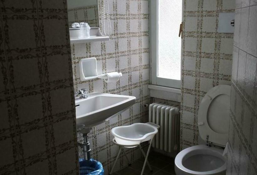 Economy Triple Room, Nouveau Mirabeau