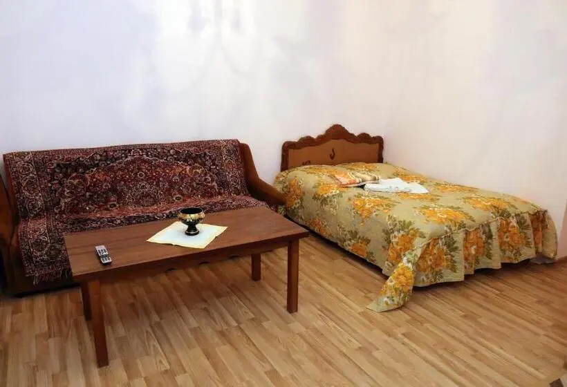 استودیوی استاندارد, Vanand Guest House